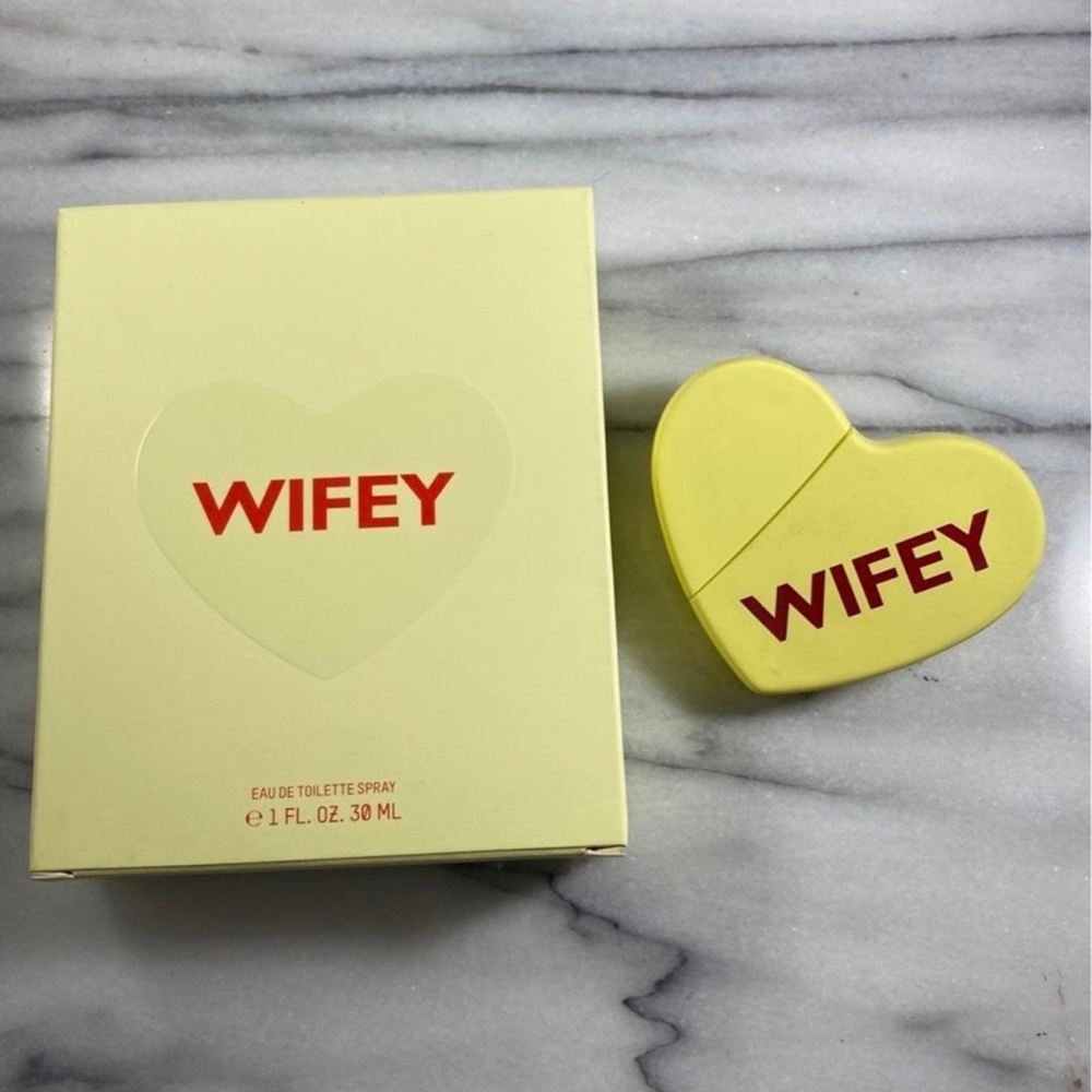 KKW (Kim Kardashian) Fragrance Kimoji Hearts Wifey!